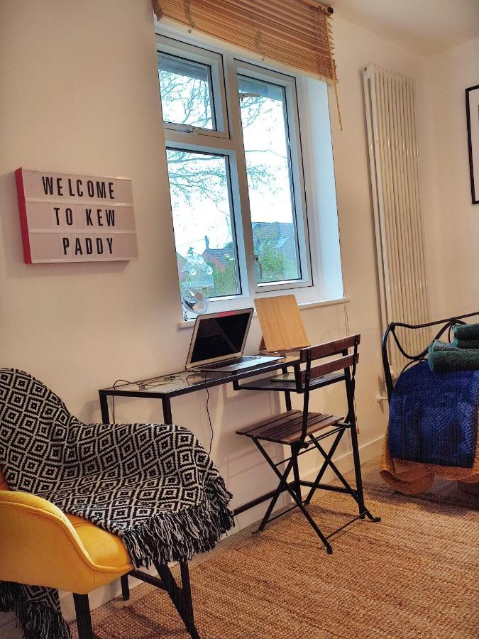Kew Gardens - Private Double Room Richmond London - Homestay Eksteriør billede